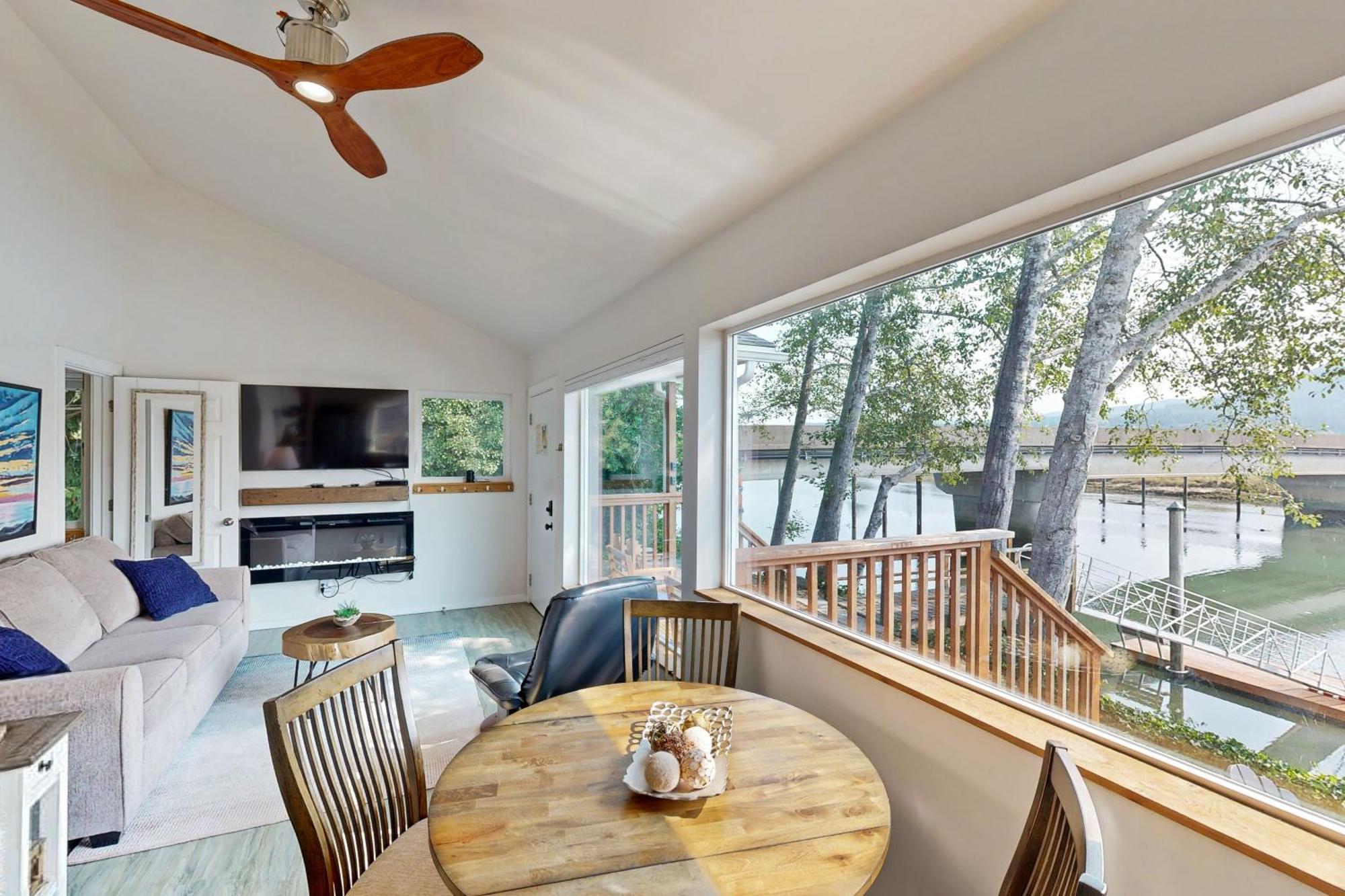 River Otter Nehalem Exterior photo